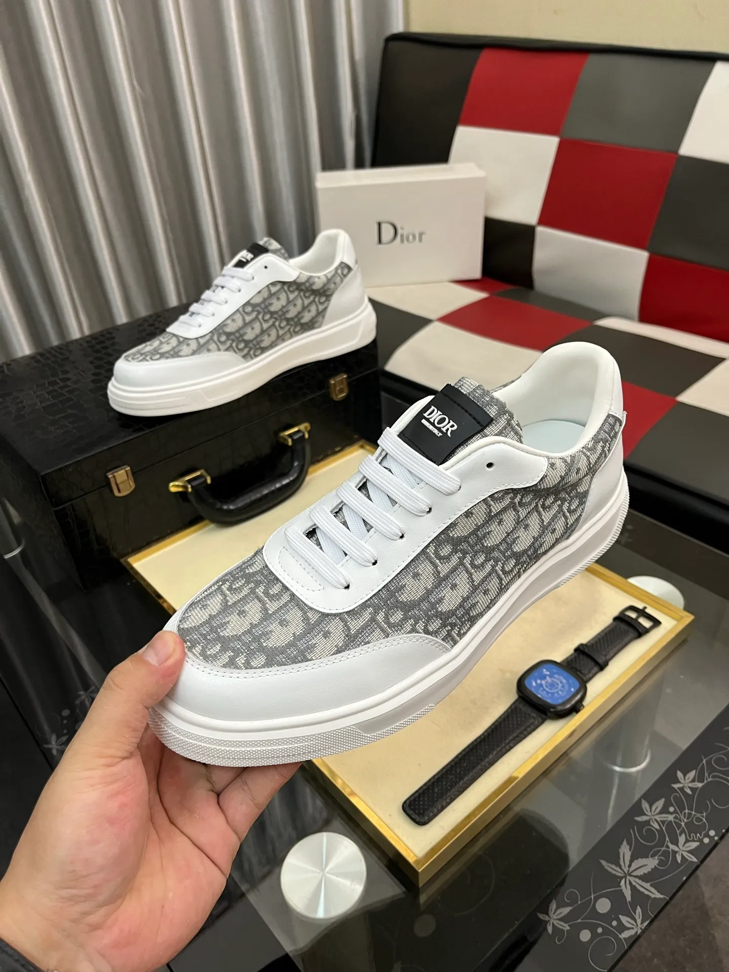 Men's shoes 💰400⌚️⌚️【Dior*DIAO】original quality.~ Unique modern style sneakers. 🏃A must-have casual shoe for trendy men😍😍 Original brand imported from Italy, imported original leather, sheep lining (refuses to discolor and grind feet) Sole: Original sole provided by the original factory, French lazy style design ⚠️Fit to the feet Original quality code number: 38-443️⃣Colors available